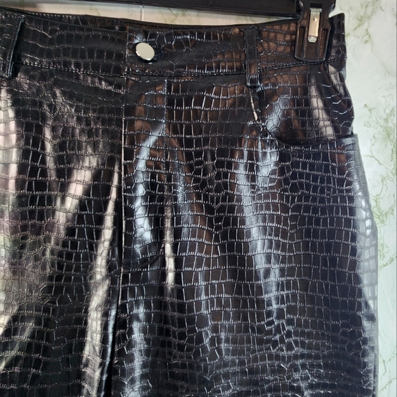 MISSGUIDED Black Reptile Patterned Polyurethene Skinny Pants - Picture 4 of 12
